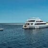 MV-AMBA-mit-Insel-und-Boot