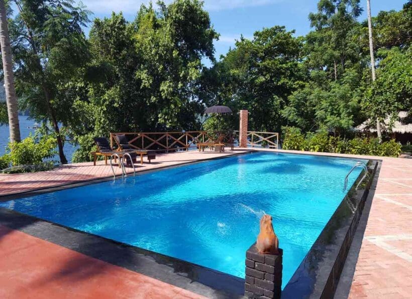 ID_Dive_into_Lembeh_Resort_Swimmingpool
