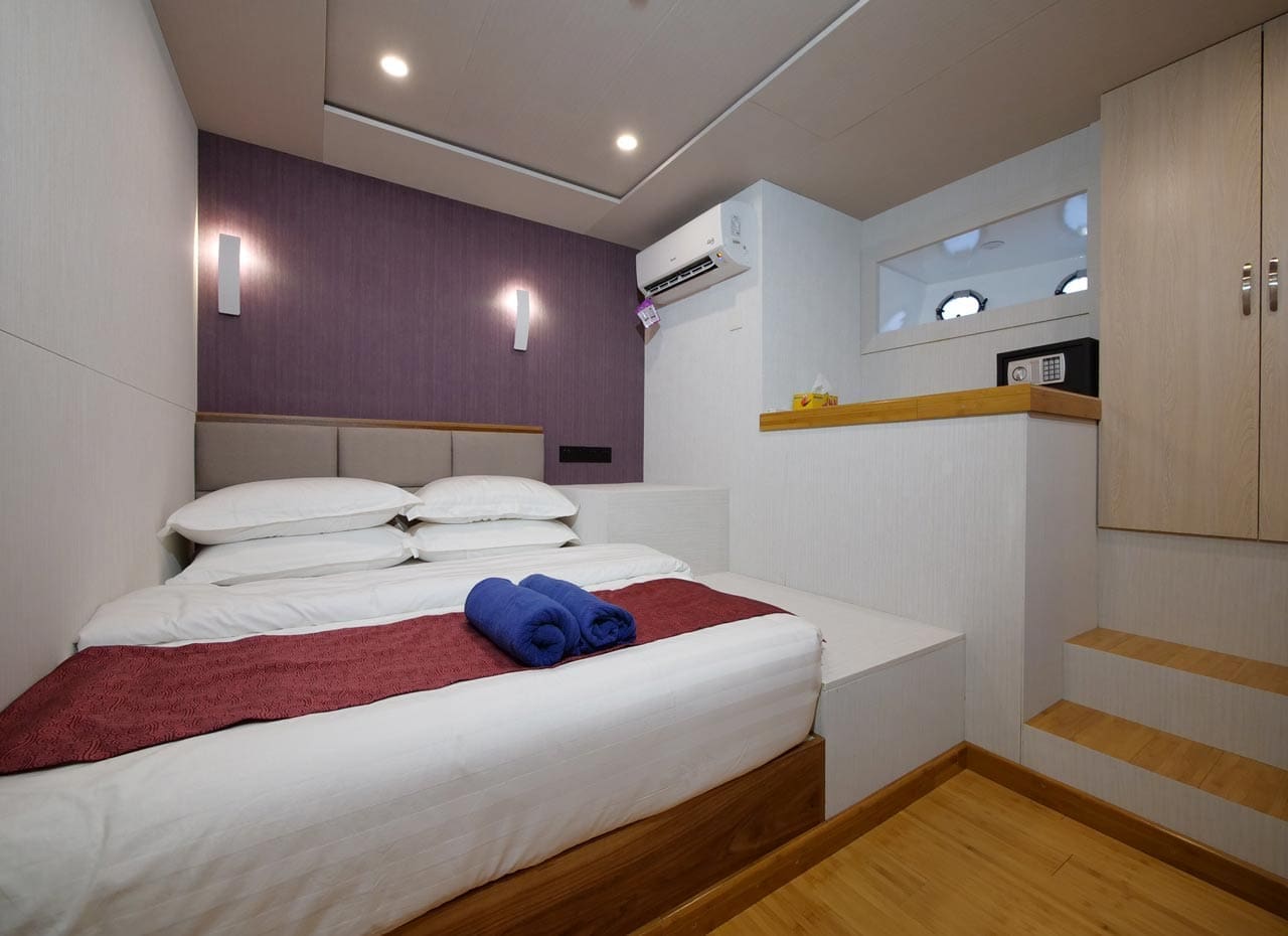 MV Emperor Explorer unteres Deck Doppelkabine Ansicht auf Bett