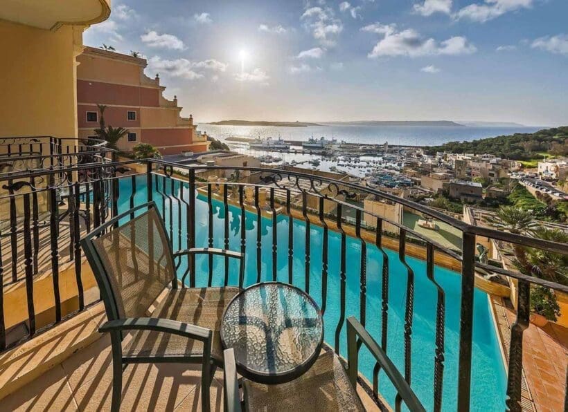 Grand Hotel Gozo Pool aussen