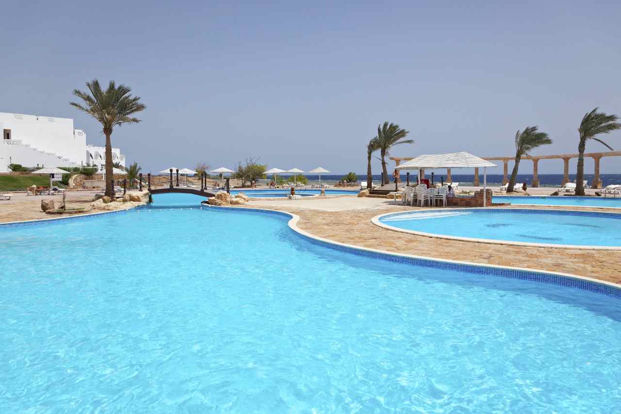 thethreecorners_redsea_marsa_alam_equinox_beach_resort_main_pool_6-scaled©thethreecorners